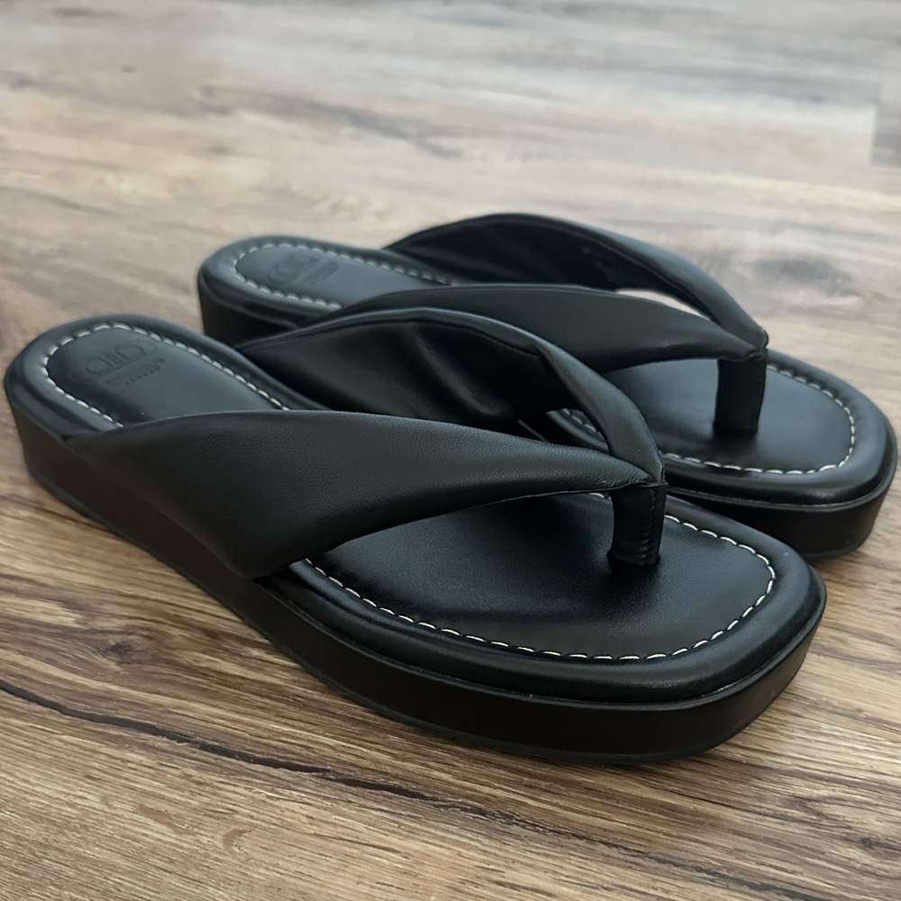 ❌ SOLD ❌ Dune Longisland Sandals
